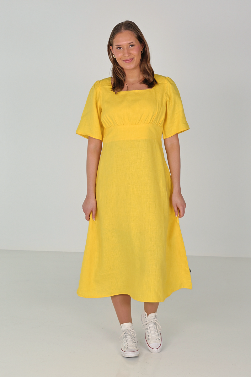 Lorri linendress in yellow