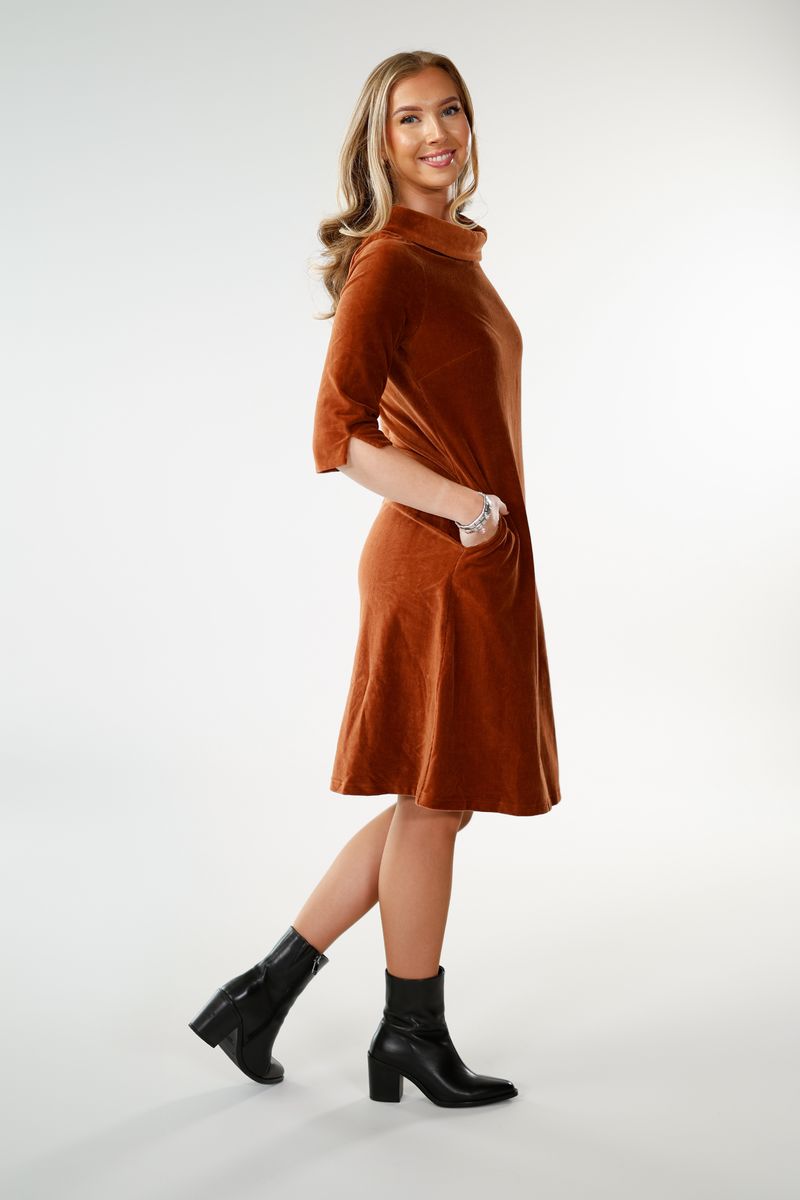 Sanna nugatt klänning i velur