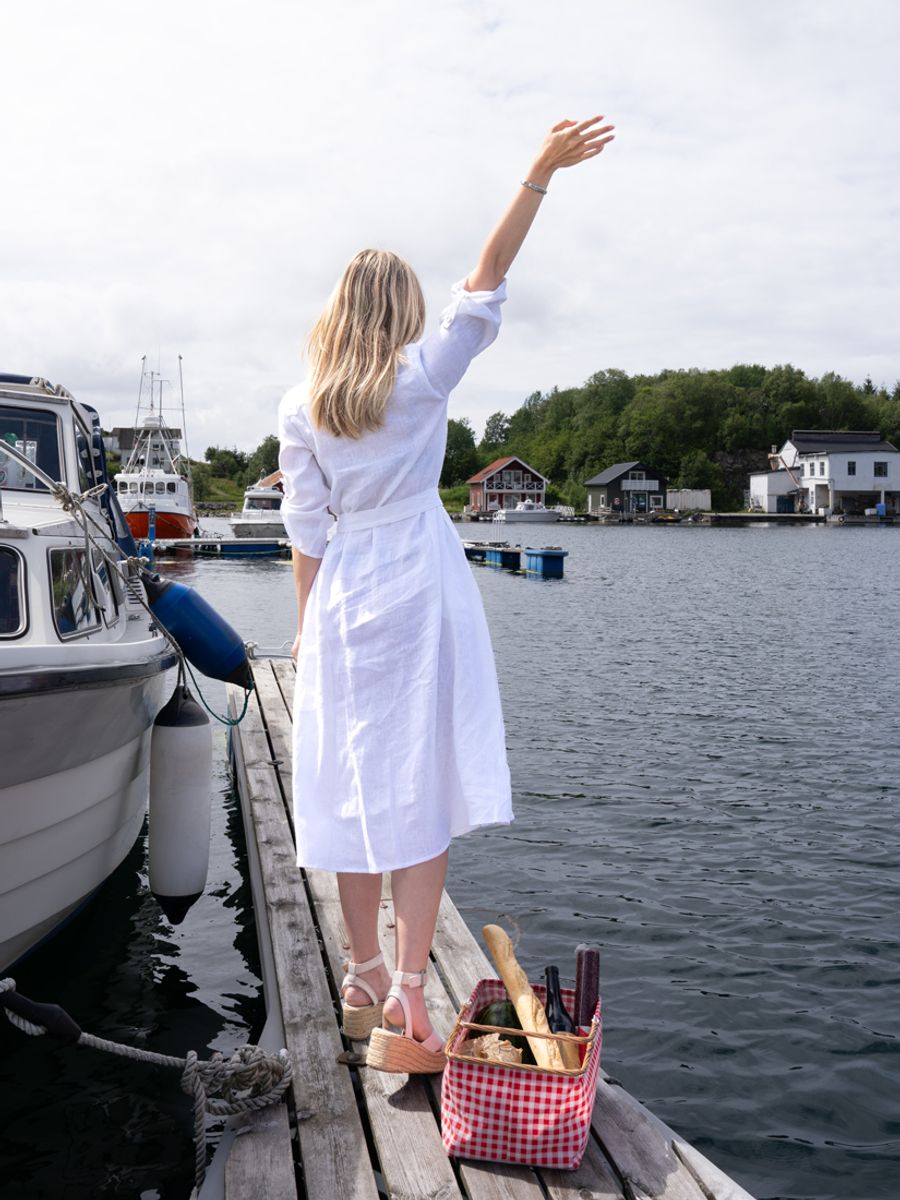 Donna white linen shirt dress