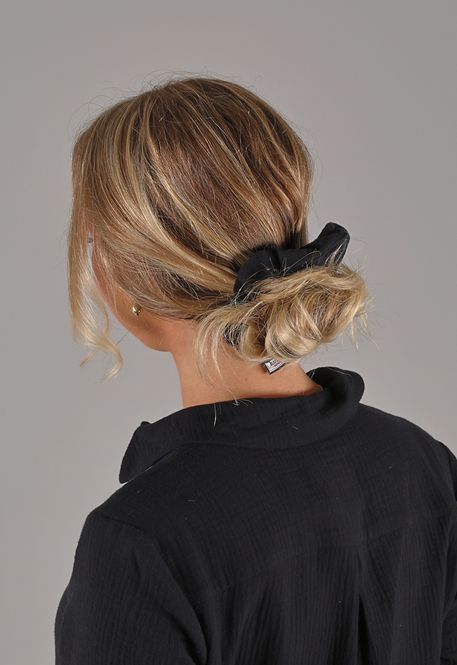 Main Image Frid scrunchie black silk velvet